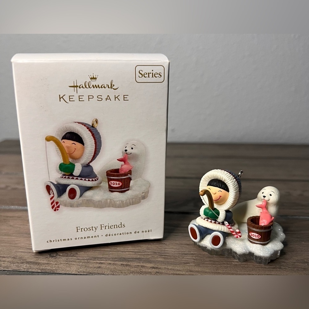 Hallmark NEW 2010 “Frosty Friends” Christmas Ornament 31st in the series - Picture 2 of 11
